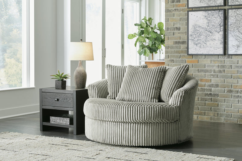 Lindyn 4-Piece Sectionals with Chair