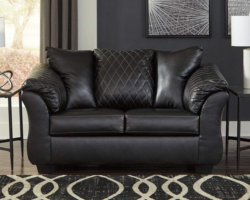 Betrillo Loveseat