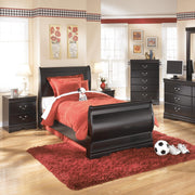 Huey Vineyard Chest of Drawers