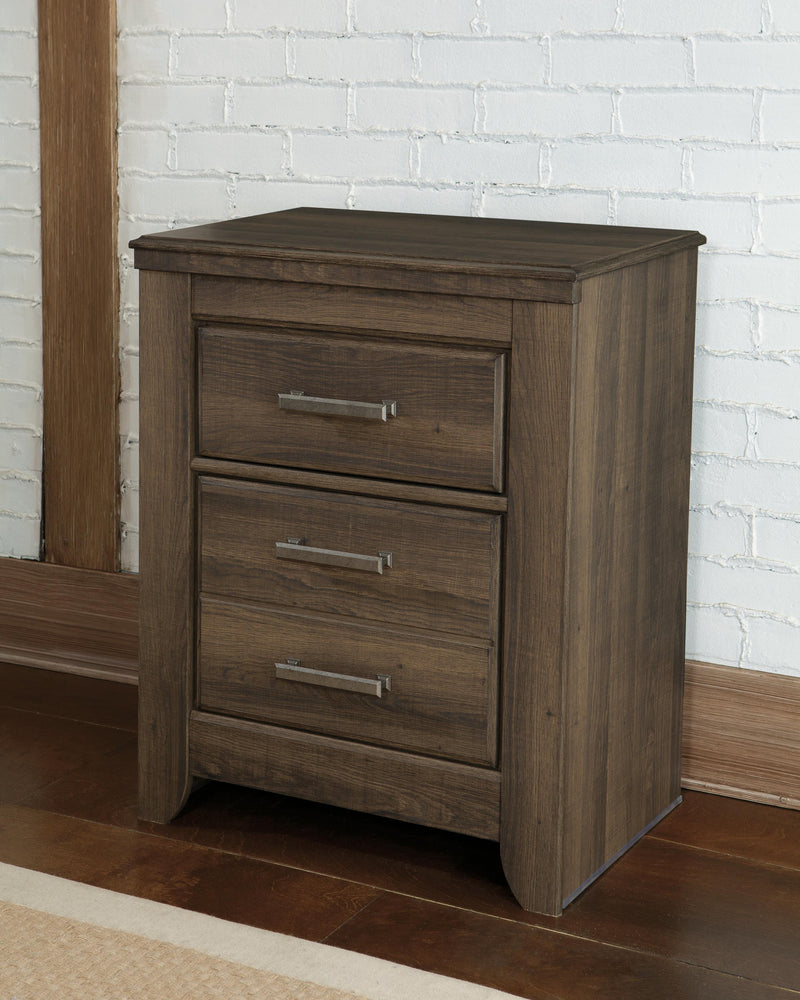 Juararo Queen Poster Bed and 2 Nightstands
