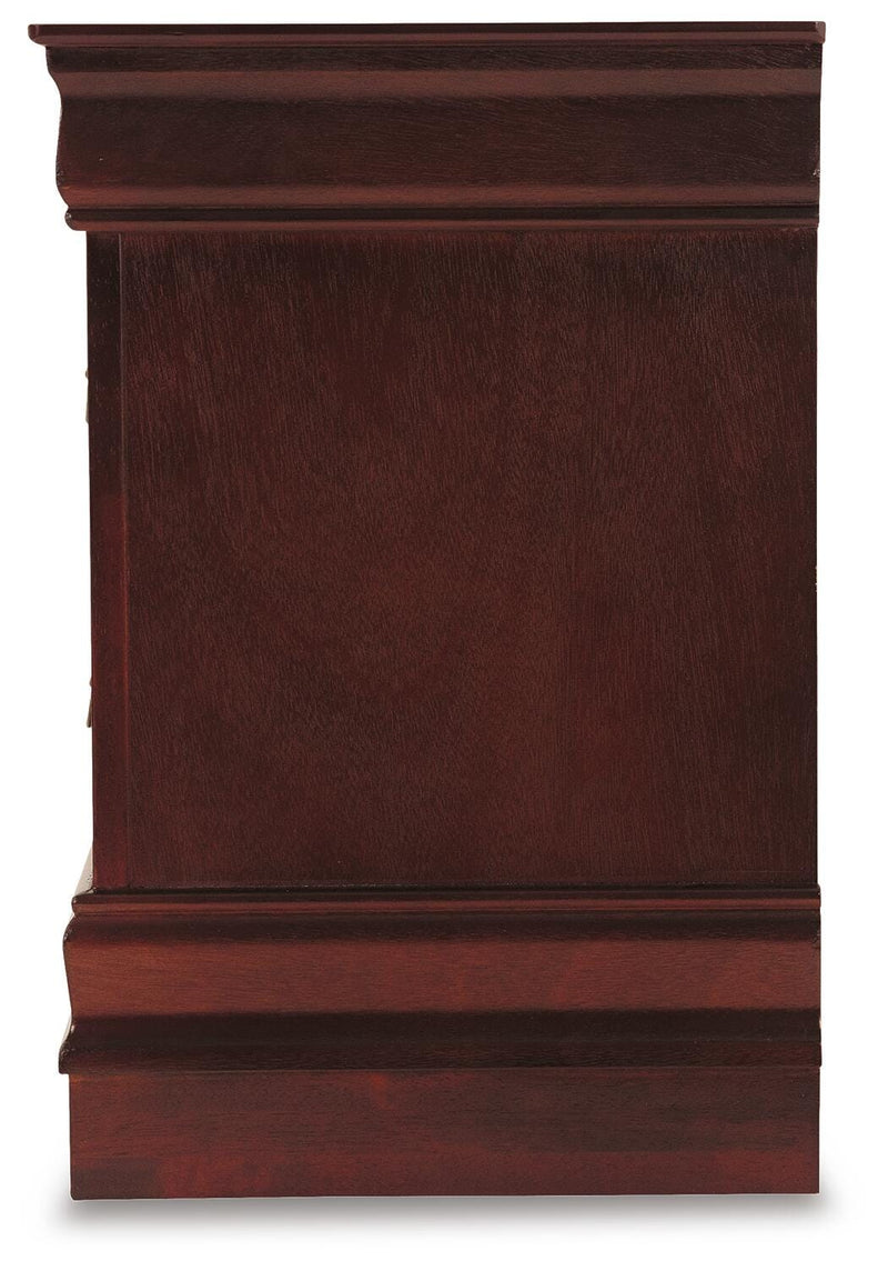 Alisdair Queen Sleigh Bed, Chest and 2 Nightstands
