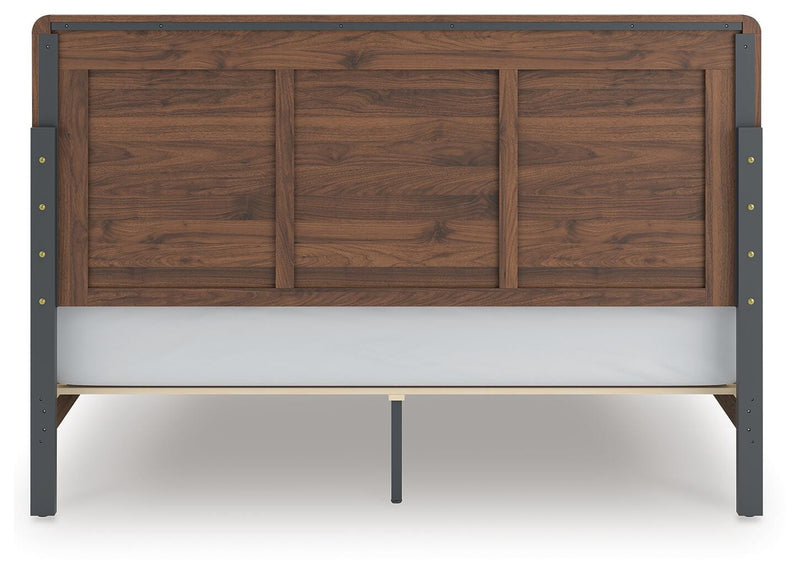 Fortlorn King Panel Bed and 2 Nightstands