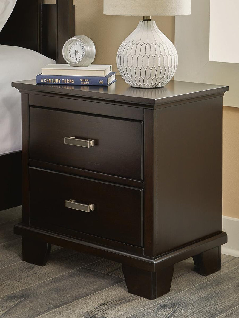 Covetown Queen Panel Bed and Nightstand