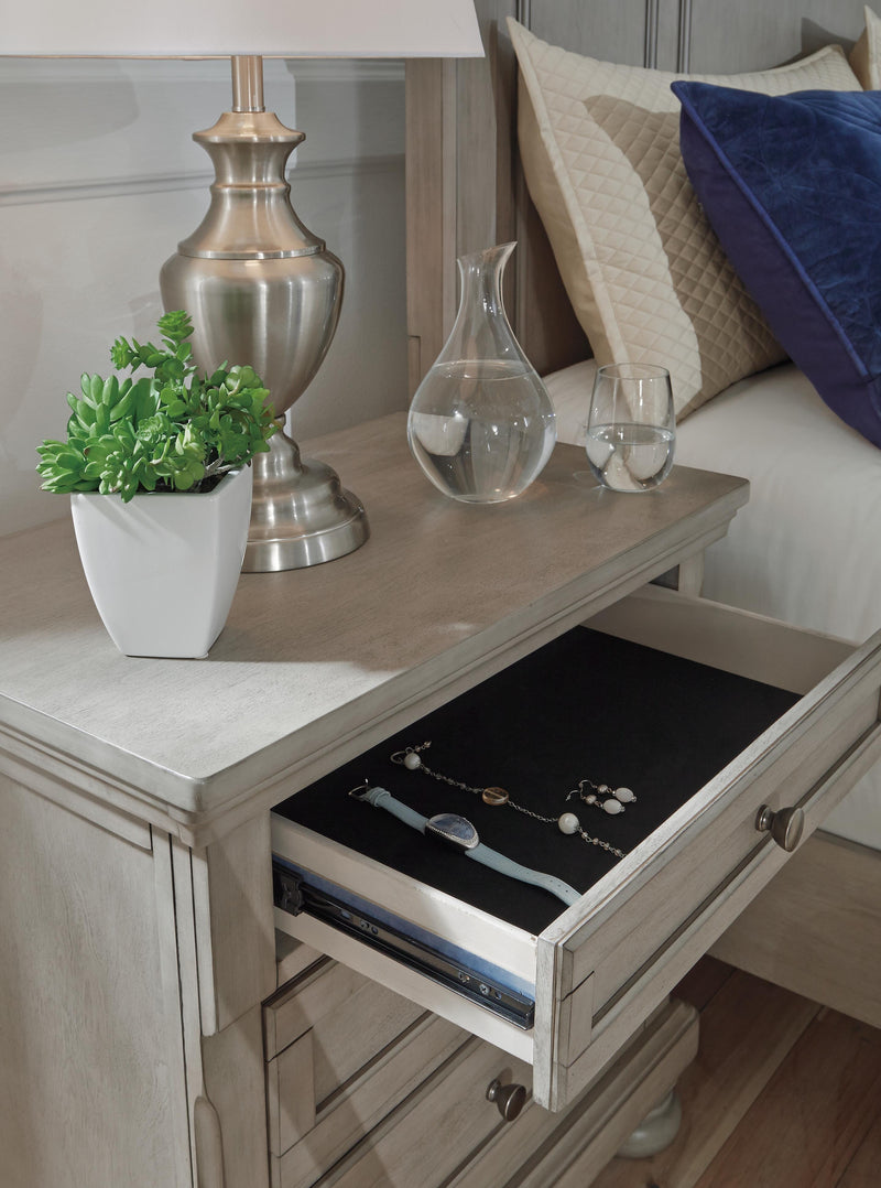 Lettner King Panel Bed with Dresser, Mirror and Nightstand