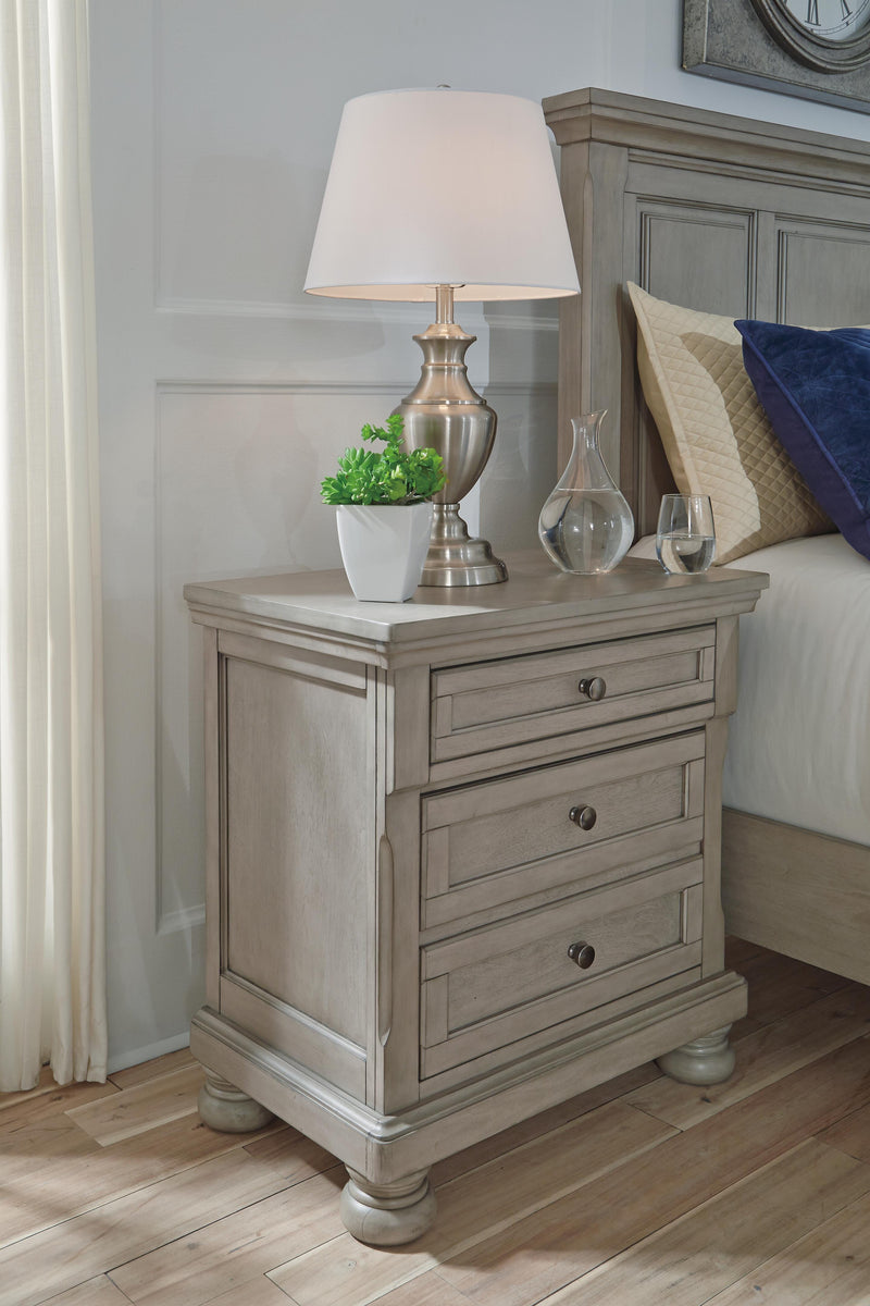 Lettner King Panel Bed, Chest and 2 Nightstands