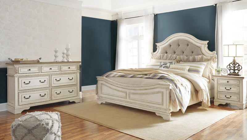 Realyn King Bed, Dresser and 2 Nightstands