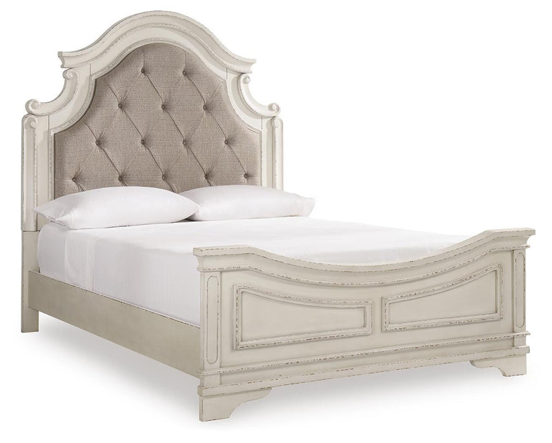 Realyn Queen Panel Bed, Dresser, Chest and 2 Nightstands