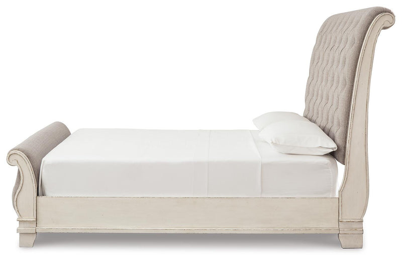 Realyn King Sleigh Bed, Dresser and 2 Nightstands