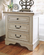 Realyn King Panel Bed, Dresser, Mirror and 2 Nightstands