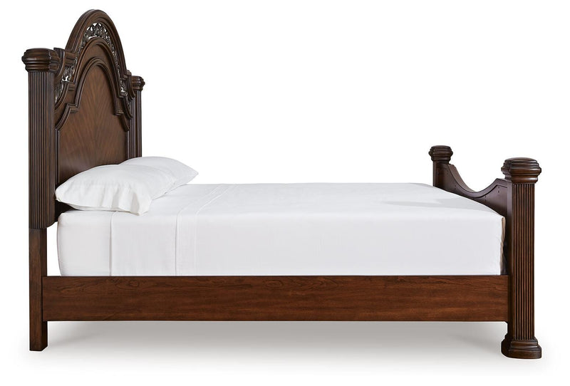 Lavinton Queen Poster Bed, Chest and Nightstand