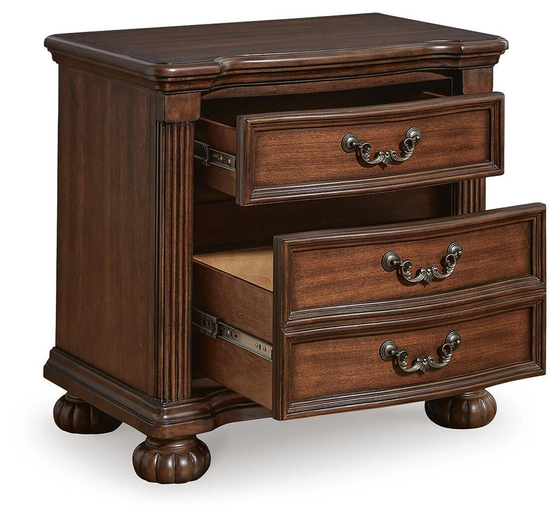 Lavinton King Poster Bed, Dresser, Mirror and Nightstand