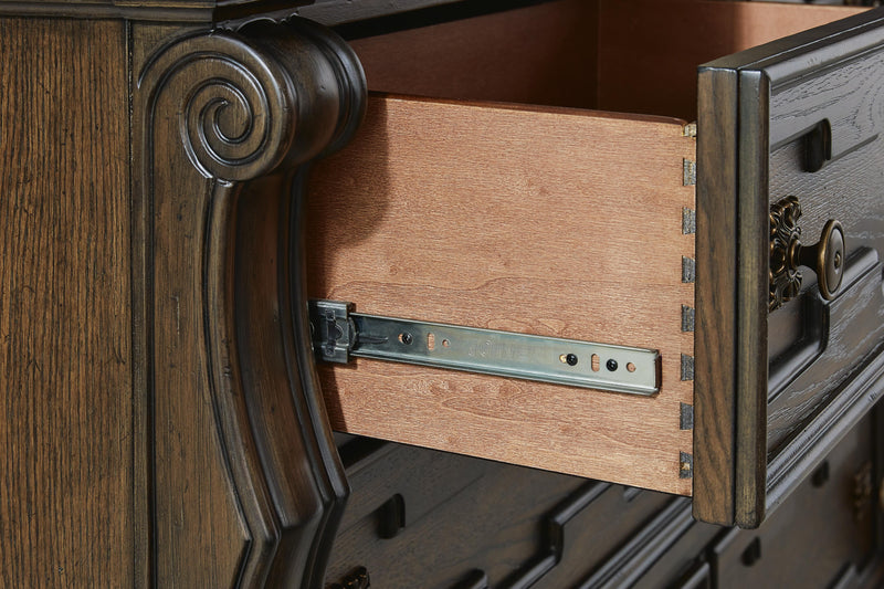 Maylee Chest of Drawers