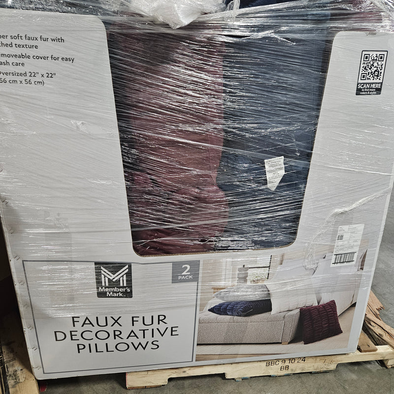 64360226035495- PILLOWS/CLOTHING PALLET #24